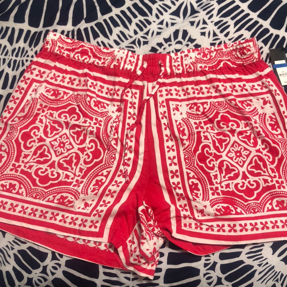 Crown & Ivy Flowy Printed Shorts